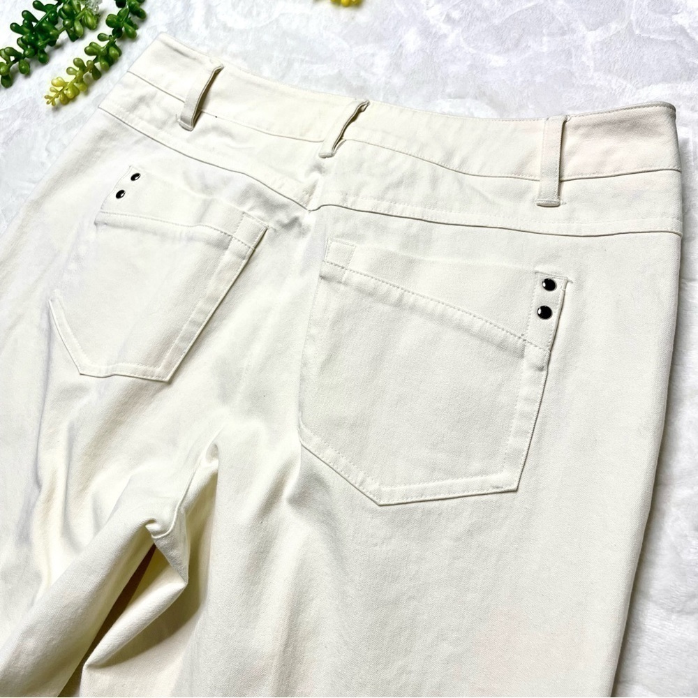 & Trousers Women's Straight Cut Relaxed Fit Mid Rise Stretch Trousers in Ivory - Picture 10 of 15